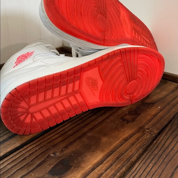 Air Jordan 1 Mid sneakers "White Infrared 23" colorway Size 13 - Picture 6 of 7